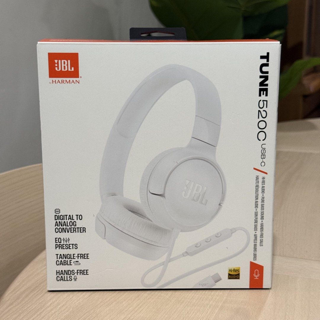 JBL Tune 520C USB-C White (Category: Headphones & Headsets) located in Imus. Submitted by alexandrianicolenavarro (Listing ID 1468888072, Image 1). Description: .
