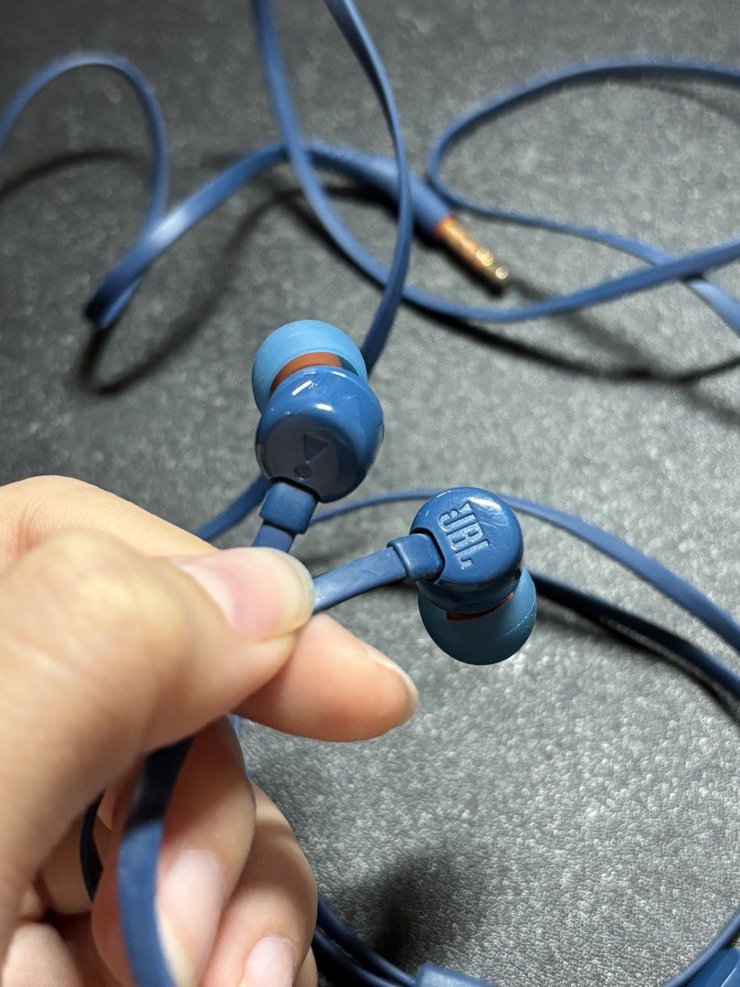 JBL wired earphones (Category: Earphones) located in Quezon City. Submitted by skie_ (Listing ID 1468875653, Image 2). Description: .