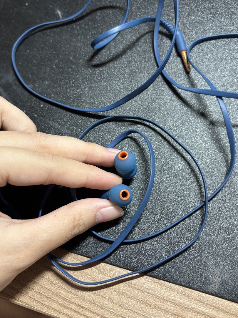 JBL wired earphones (Category: Earphones) located in Quezon City. Submitted by skie_ (Listing ID 1468875653, Image 3). Description: .