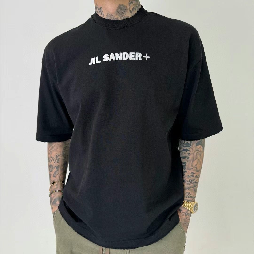 JIL SANDER (Category: Luxury Apparel) located in Leyte. Submitted by thriftormoc (Listing ID 1468802542, Image 1). Description: as new condition w-22 L-28.5 boxy.