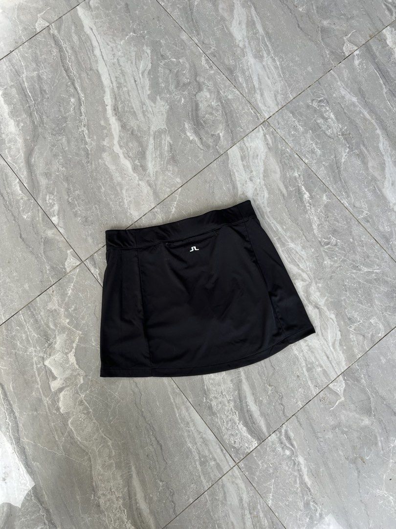 j.lindeberg SKIRT (Category: Skirts) located in Makati City. Submitted by roldanamparo (Listing ID 1468763456, Image 2). Description: J.LINDEBERG SKIRT Color rate 10/10 No issue Size:M •Waist:30-31 •Length:13.2 Pm📩.
