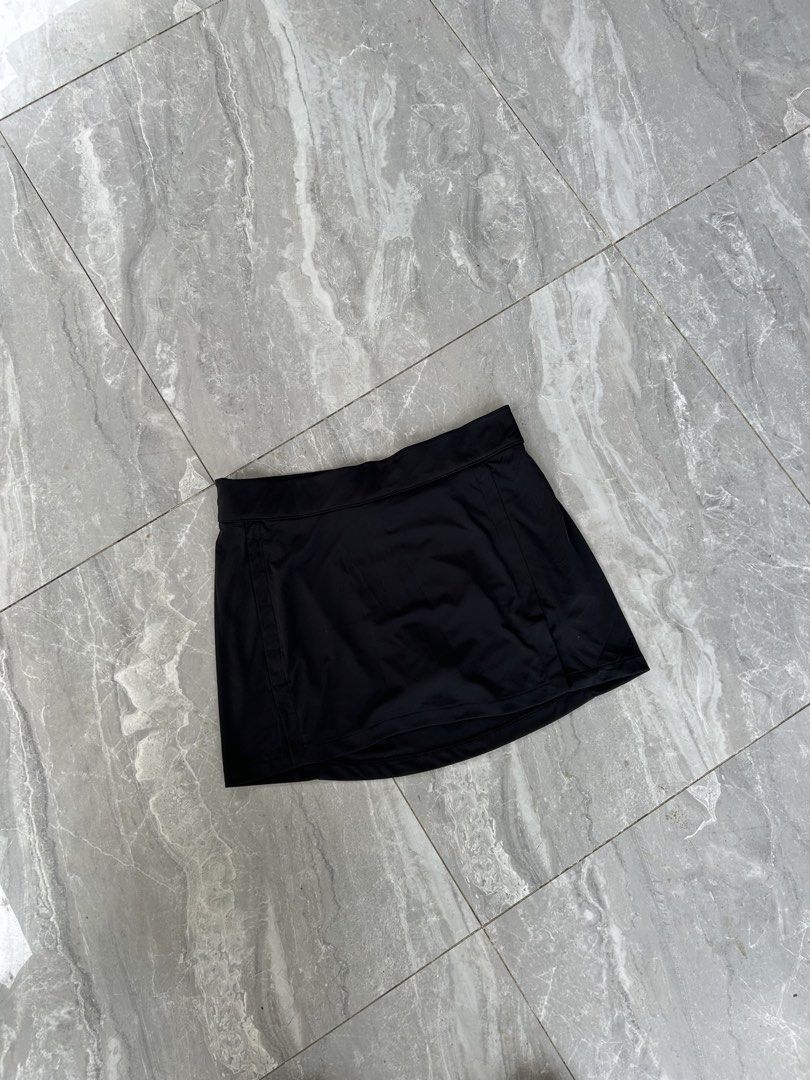 j.lindeberg SKIRT (Category: Skirts) located in Makati City. Submitted by roldanamparo (Listing ID 1468763456, Image 1). Description: J.LINDEBERG SKIRT Color rate 10/10 No issue Size:M •Waist:30-31 •Length:13.2 Pm📩.