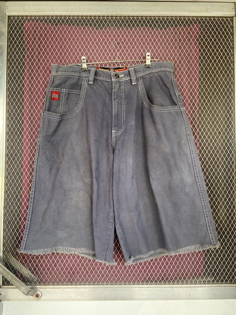 JNCO JEANS JORTS (Category: Shorts) located in Pasig City. Submitted by tindaniyhuri (Listing ID 1468799898, Image 1). Description: Jnco jeans 8pockets jorts Size W 32 L24 Leghole 13.