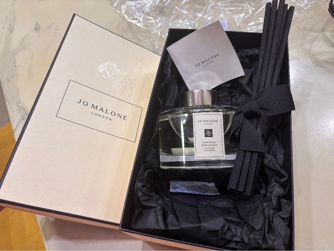 Jo Malone London Lime Basil & Mandarin Diffuser Set (Category: Fragrance & Deodorants) located in Caloocan City. Submitted by pnkcshmr (Listing ID 1458394817, Image 1). Description: - Jo Malone London Diffuser - Scent: Lime Basil & Mandarin - Includes reeds - hindi nagamit.