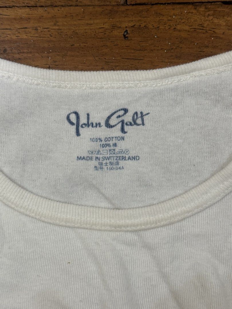 John Galt One Red Rose Forever Graphic Tee (Category: Shirts) located in Manila. Submitted by pringlesssy (Listing ID 1468852713, Image 3). Description: - Brand: John Galt 13x19.5.