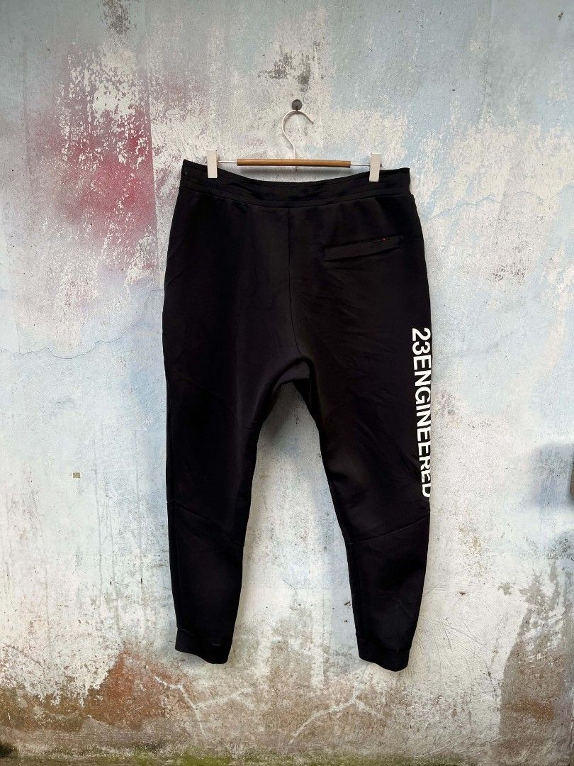 Jordan (Category: Joggers) located in Siay. Submitted by Jaaziahthriftdumaguete (Listing ID 1468801766, Image 2). Description: Wts ❗ Air Jordan 23 Flight Athleisure Casual sports long pants black 34 waistline 41 length 10/10 color rate Flawless brand new condition No lints No crack sa print naka emboss sya Mine : 2000 free shipping fee Location Zamboanga Sibugay Mindanao.