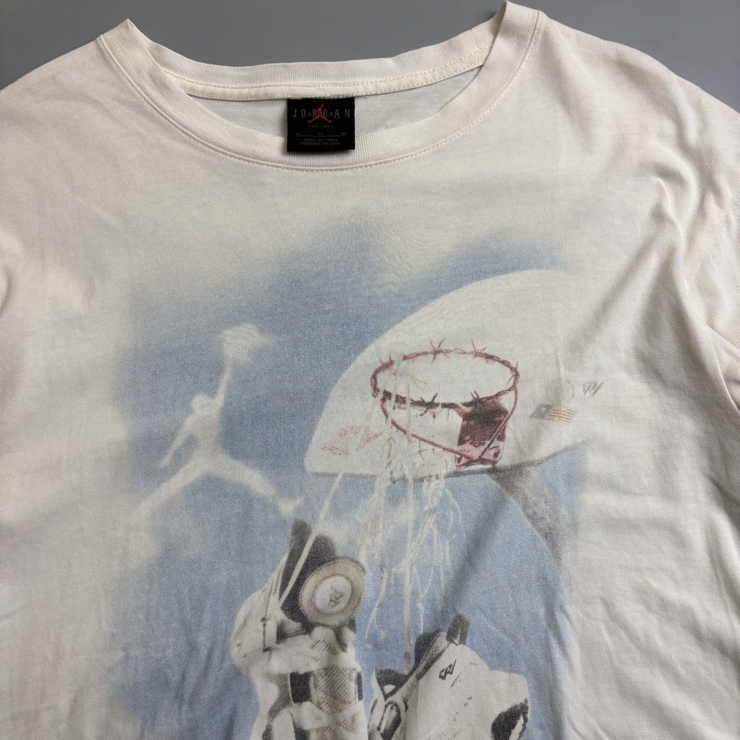 JORDAN (Category: Tshirts & Polo Shirts ) located in Taguig. Submitted by phil_thriftz (Listing ID 1468868554, Image 3). Description: DIMENSIONS: 21x26 ISSUE: need wash COLOR RATE: 9.5/10 CONDITION: Good condition .