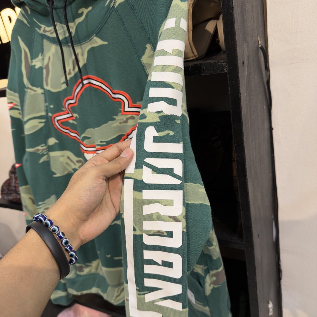 Jordan Camo Hoodie (Category: Hoodies) located in Manila. Submitted by jerichomal82553 (Listing ID 1468920323, Image 3). Description: Jordan Camo Hoodie 22 by 27 Good Condition Complete Tags .