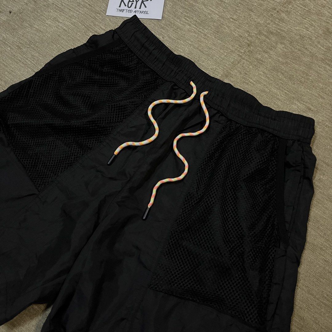 Jordan Engineered Inspired Woven Short (Category: Shorts) located in Batangas. Submitted by reyr. (Listing ID 1468866849, Image 3). Description: Dimes: 29-38” waist | 18” length | 12.5” hem Condition: Great Color rate: 9.5/10 Flaws: minimal crack on print.