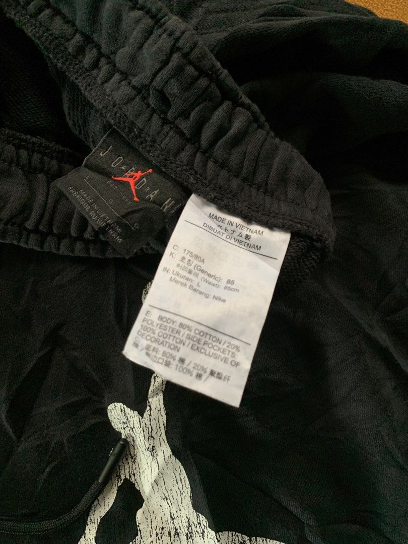 Jordan Flight Black Sweatshorts Size L (Category: Shorts) located in Manila. Submitted by luckycat-fd8b (Listing ID 1468927137, Image 2). Description: Jordan Flight fleece shorts in black. Large size. Drawstring waist with branded aglets and eyelets. Large distressed Jumpman logo and Flight script printed on the left leg. Body made of 80 percent cotton and 20 percent polyester, side pockets are 100 percent cotton. Made in Vietnam..
