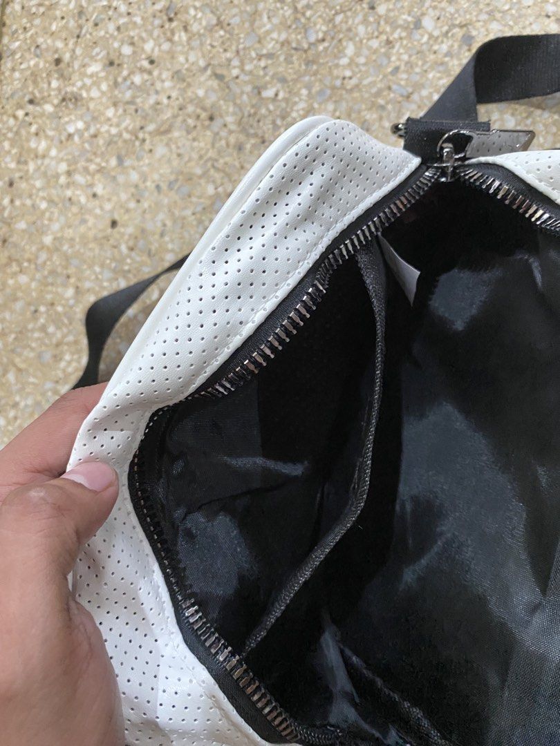 Jordan Sling Bag White (Category: Sling Bags) located in Manila. Submitted by jamesyoungdope (Listing ID 1468838698, Image 3). Description: Sleek and versatile Nike Air Jordan Crossbody Bag in classic all-white. Featuring a perforated faux-leather body, iconic metallic Jumpman logo on the front upper trim, and a subtle “JORDAN” block lettering across the main body. Perfect for everyday use, travel, festivals, or casual street style..