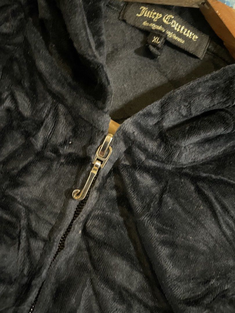 Juicy Couture (Category: Coats, Jackets and Outerwear) located in Manila. Submitted by rukasuu (Listing ID 1468836812, Image 3). Description: 20X26 velvet no issue.