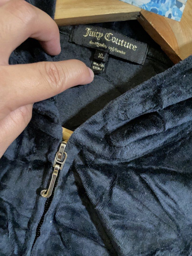 Juicy Couture (Category: Coats, Jackets and Outerwear) located in Manila. Submitted by rukasuu (Listing ID 1468836812, Image 2). Description: 20X26 velvet no issue.