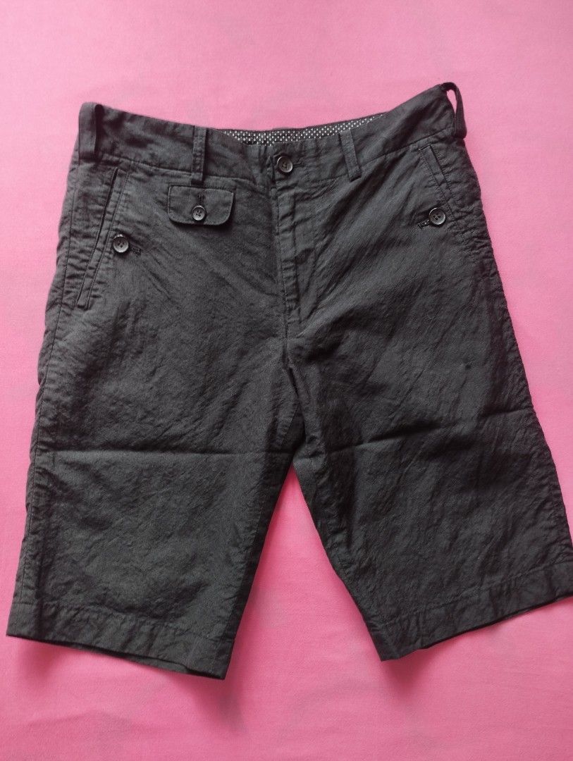 Junya Watanabe x CDG Japan (Category: Shorts) located in San Fernando. Submitted by nerosales (Listing ID 1468713654, Image 1). Description: Junya Watanabe x Comme des Garcons (CDG) Short Made in Japan Black fits up to 32 waist length - 21 inches hem - 9 inches minimal issue: may part na sumabit pero di butas. please see last photo. Yung horizontal fold ay sa pagkakatupi lang sa storage. Laba or plantsa lang flat na ulit. 1,850 pesos only SM City