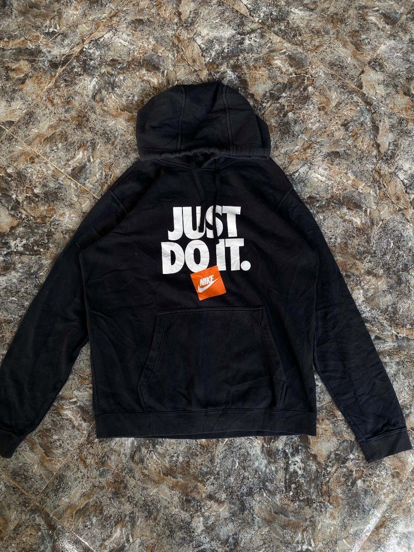 Just do it hoodie (Category: Coats, Jackets and Outerwear) located in Valencia. Submitted by neil_vincent (Listing ID 1468809773, Image 1). Description: Size large Excellent condition No issue.