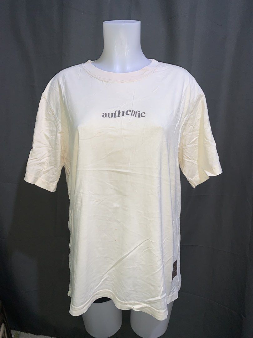 Kappa Authentic T-Shirt Cream Size M (Category: Tshirts & Polo Shirts ) located in Cardona. Submitted by rmlyn1998 (Listing ID 1468713968, Image 1). Description: - Brand: Kappa - Color: Cream - Size: EU 44 / CN M / JP M (fits like Medium) - Design: Small 'authentic' text on chest, large repeating 'authentic' graphics on the back - Details: Short sleeves, round neckline, woven Kappa logo tag near bottom hem - Condition: Brand new / Excellent - Mod