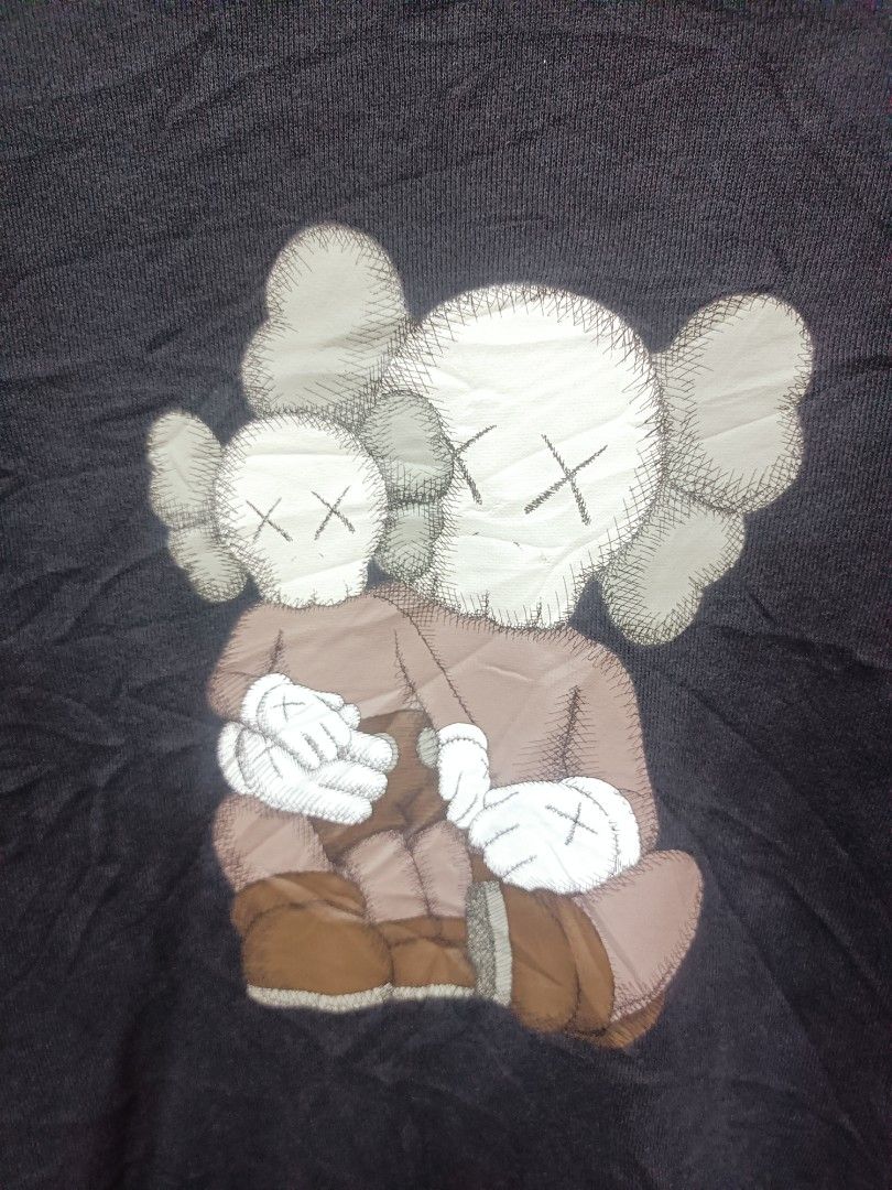 Kaws UT (Category: Announcements) located in Davao. Submitted by sgthrift27 (Listing ID 1468874883, Image 2). Description: UNIQLO by kaws excellent condition no issue dimes 20/26 color rate 9/10.