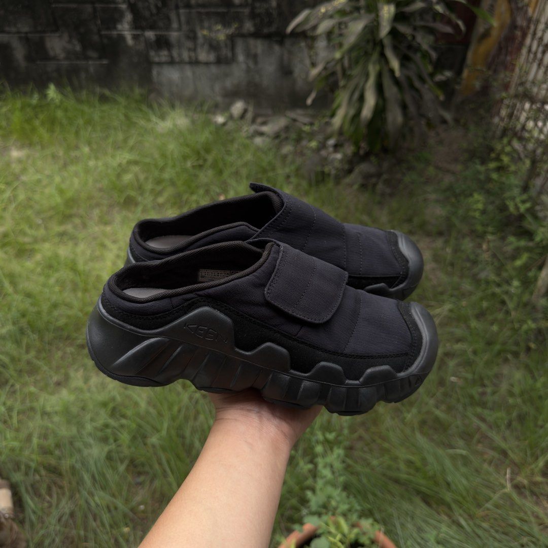 KEEN HYPOWSER WRAP (Category: Slippers and slides) located in Dinalupihan. Submitted by wearable_stuffz (Listing ID 1468845822, Image 1). Description: NO FLAW EXCELLENT CONDITION SIZE 7.5 WOMENS.