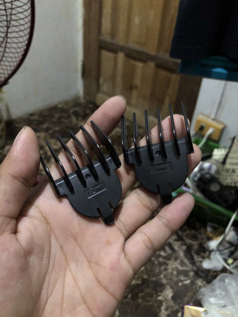 Sony Hair Trimmer Combs Set — 9mm & 12mm Attachments (Category: Hair Removal) located in San Juan, La Union. Submitted by declutteringog7 (Listing ID 1468720888, Image 2). Description: ✂️ Hair Clipper Guide Combs — Complete Listing 🏷️ Title: Sony Trimmer Combs Set — 9mm & 12mm Attachments 📋 Description: ✅ Set includes: • 1 × 9mm Guide Comb • 1 × 12mm Guide Comb ✅ Condition: Excellent — barely used, no cracks, no missing teeth ✅ Fit: Compatible 