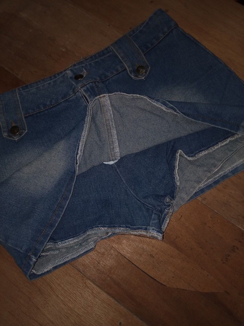 Kendall Skort (Category: Skirts) located in Valenzuela. Submitted by wearitbabe.hk (Listing ID 1468816402, Image 3). Description: SIZE: 32 inches (Medida Size).