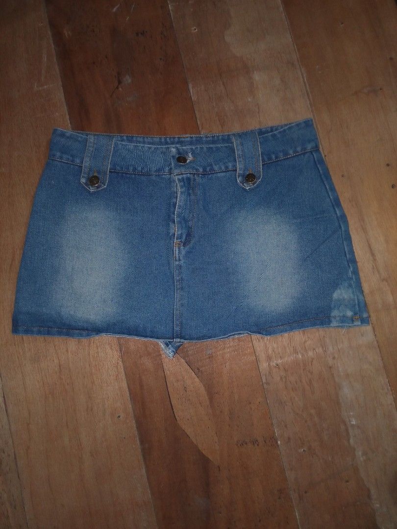 Kendall Skort (Category: Skirts) located in Valenzuela. Submitted by wearitbabe.hk (Listing ID 1468816402, Image 1). Description: SIZE: 32 inches (Medida Size).