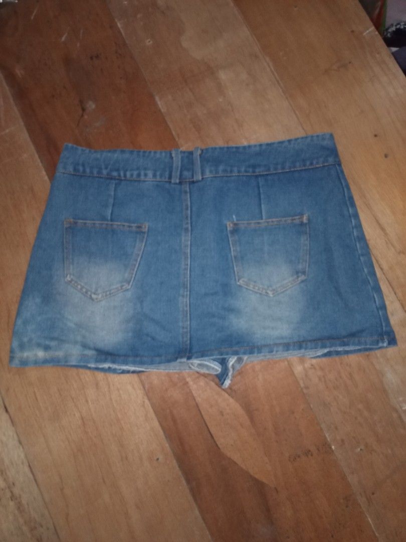 Kendall Skort (Category: Skirts) located in Valenzuela. Submitted by wearitbabe.hk (Listing ID 1468816402, Image 2). Description: SIZE: 32 inches (Medida Size).