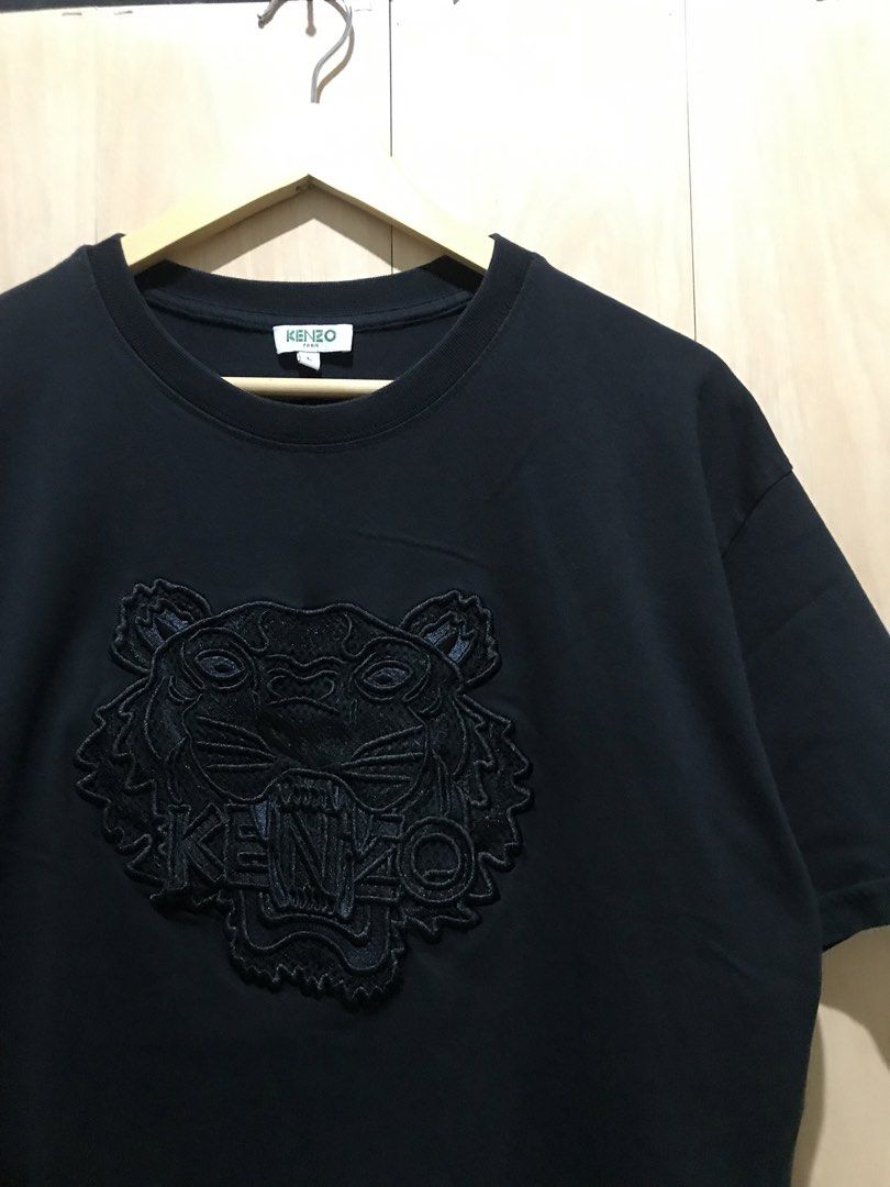 KENZO PARIS EMBROIDERED (Category: Formal Shirts) located in Davao. Submitted by tripgapprl (Listing ID 1468850913, Image 2). Description: KENZO PARIS Embroidered Dimes: 20.5/27 (stretched to 21) Condition: 9.5/10 Color rate: 9.2/10 No major issue Need wash Price: ₱399.