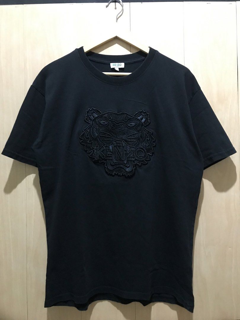 KENZO PARIS EMBROIDERED (Category: Formal Shirts) located in Davao. Submitted by tripgapprl (Listing ID 1468850913, Image 1). Description: KENZO PARIS Embroidered Dimes: 20.5/27 (stretched to 21) Condition: 9.5/10 Color rate: 9.2/10 No major issue Need wash Price: ₱399.
