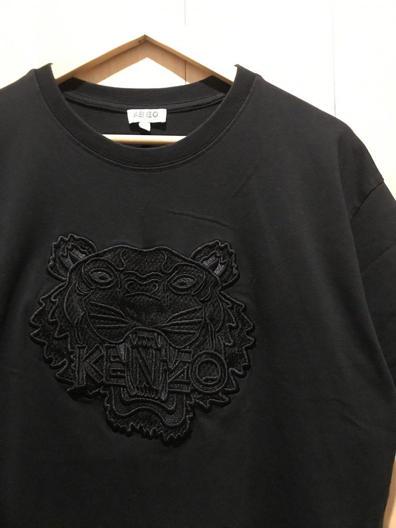 KENZO PARIS EMBROIDERED (Category: Formal Shirts) located in Davao. Submitted by tripgapprl (Listing ID 1468850913, Image 3). Description: KENZO PARIS Embroidered Dimes: 20.5/27 (stretched to 21) Condition: 9.5/10 Color rate: 9.2/10 No major issue Need wash Price: ₱399.