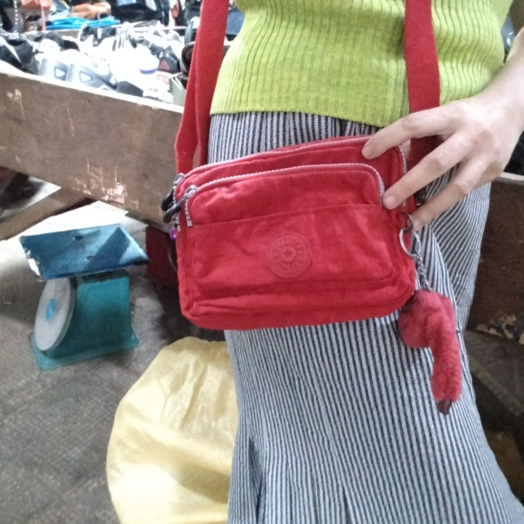 Kipling (Category: Cross-body Bags) located in El Salvador. Submitted by francheskaukayukay (Listing ID 1468717901, Image 3). Description: .