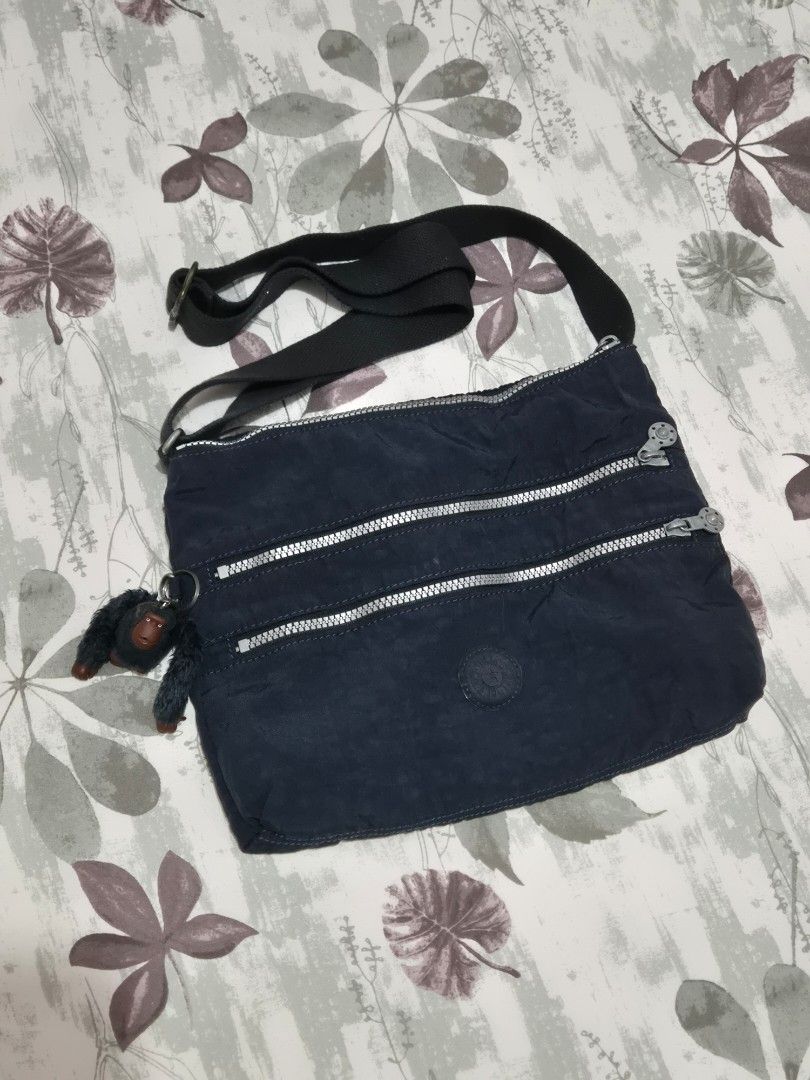 Kipling Bag (Category: Cross-body Bags) located in Pasig City. Submitted by rialuna_fire (Listing ID 1468883483, Image 1). Description: .