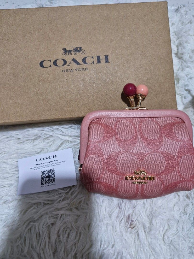 Kisslock purse (Category: Purses & Pouches) located in Manila. Submitted by victoryowl (Listing ID 1468769566, Image 1). Description: limited edition.