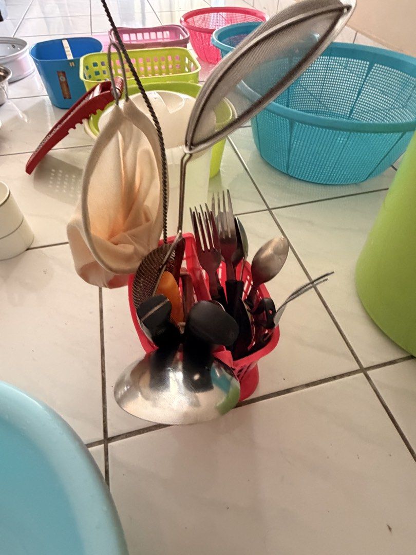 kitchenware bundle (Category: Cookware & Accessories) located in Kuala Lumpur. Submitted by mabelsoe_23 (Listing ID 1468745119, Image 2). Description: - All-in-one kitchen bundle: Includes plastic basins, colanders, stainless steel bowls, ceramic plates, bowls, food storage containers, and utensils in a holder - Variety of colors: Features charming blue, pink, green, and white pieces - Perfect for new homeowners: An essential set to easily set up