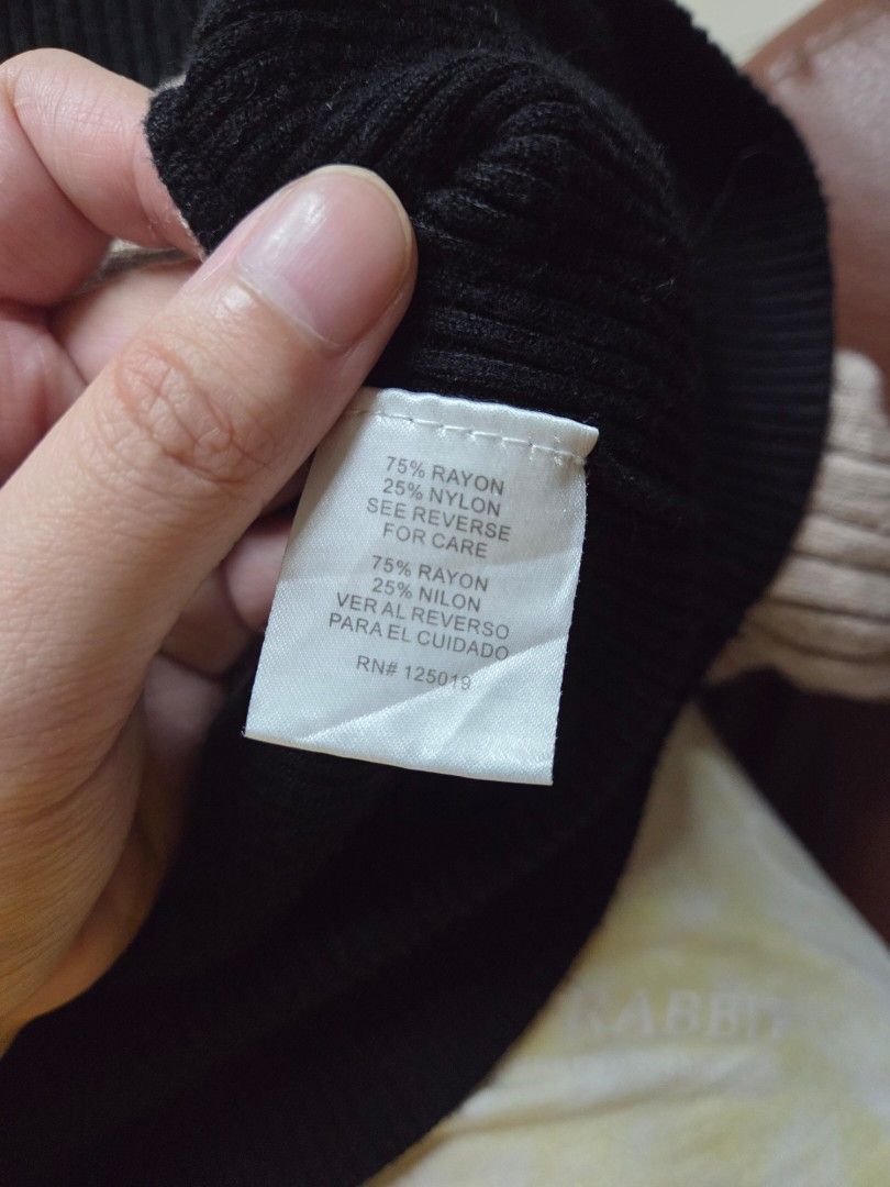 Knitted 3/4 (Category: Coats, Jackets and Outerwear) located in Taguig. Submitted by mon_143 (Listing ID 1468891089, Image 3). Description: .