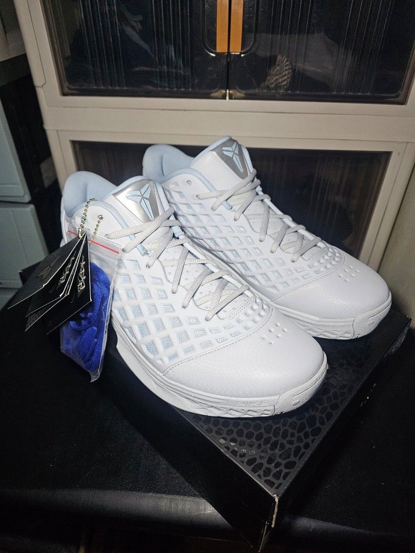 Kobe 3 Low Protro Pure Platinum Size 13 (Category: Casual Shoes) located in San Juan City. Submitted by frelite (Listing ID 1468817096, Image 2). Description: size 13 authentic san juan manila.