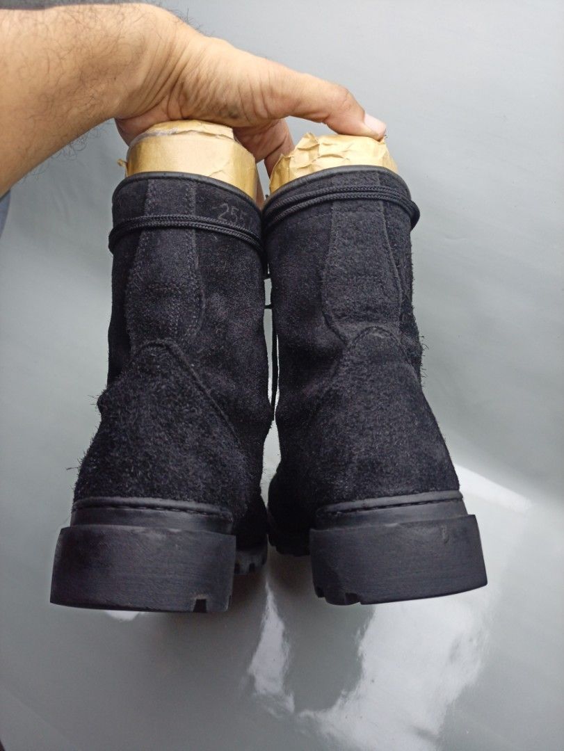 Korean Army Combat Boots Black Suede Size 8 US (Category: Boots) located in Dasmarinas. Submitted by ziapatos (Listing ID 1468846183, Image 3). Description: K∅rean army combat boots in black suede. Size 7 UK, 8 US Men, 41 Euro, 26 cm via tape measure. Rugged rubber lug sole, lace-up front with metal eyelets and hooks. Tough utility style footwear. EXCELLENT CONDITION Php 1,650 ONLY + Sf Mop Via Gcash No Cop / No Cod Cour: J&t , Lbc , Lalamove DM 