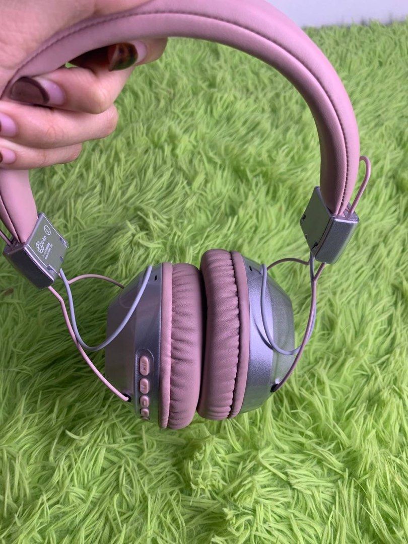 Koryu Wireless Bluetooth Headphones – Metallic Pink / Silver (Category: Headphones & Headsets) located in Manila. Submitted by nicanicss (Listing ID 1468878716, Image 1). Description: Koryu Wireless Bluetooth Headphones – Metallic Pink / Silver ✔️ Authentic Koryu brand (Japan import) ✔️ 100% Working condition ✔️ Wireless Bluetooth connection ✔️ Soft, thick cushioned ear pads for comfortable listening ✔️ Built-in side buttons for volume, track ski