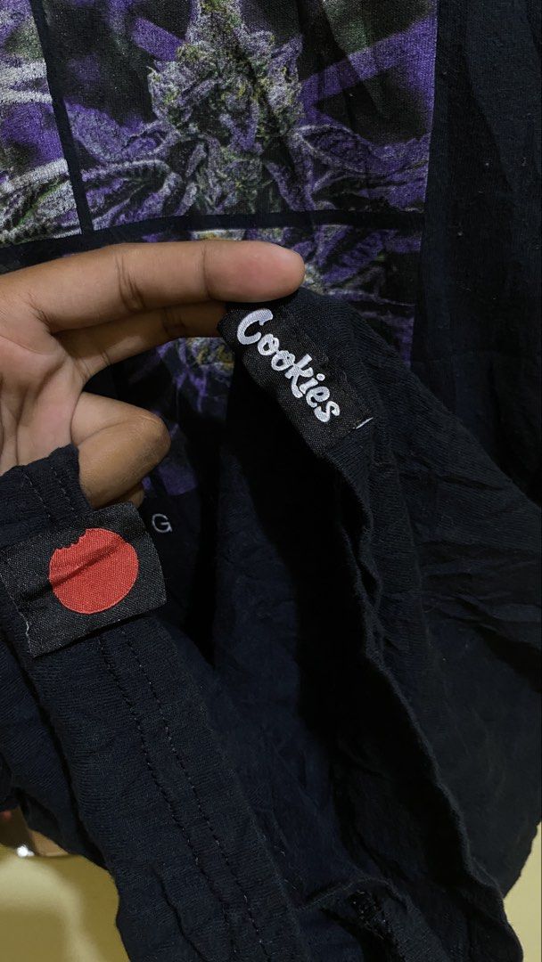 Kush Cookies Tee (Category: Tshirts & Polo Shirts ) located in Tacurong. Submitted by styledtwice1999 (Listing ID 1468841425, Image 3). Description: Kush Cookies Large to XL Fittings Condition : 10/10 🔥 Dm for more closer shots and Actual Dimes💎.