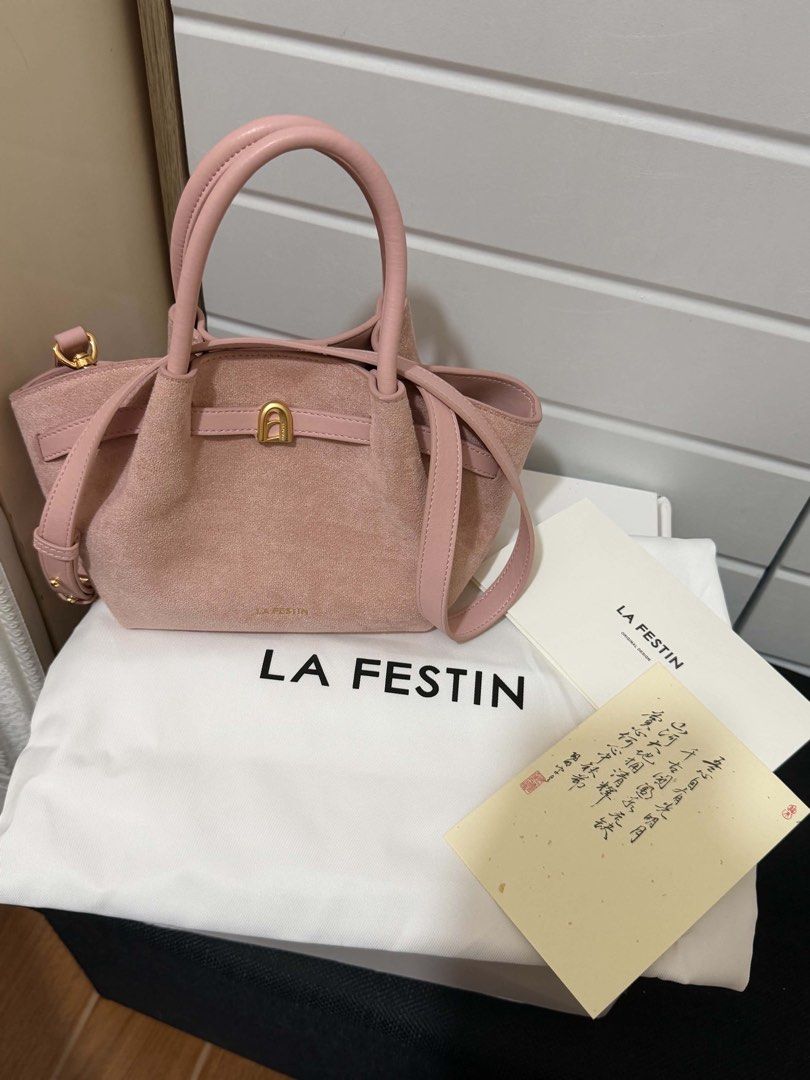 La Festin Bag (Category: Shoulder Bags) located in Balanga. Submitted by Andy_toploaders (Listing ID 1468736814, Image 1). Description: Suede leather Bag 4,100 Bundle ₱4,500 if kasama yung horse charm Super ganda Horse charm ₱800 .