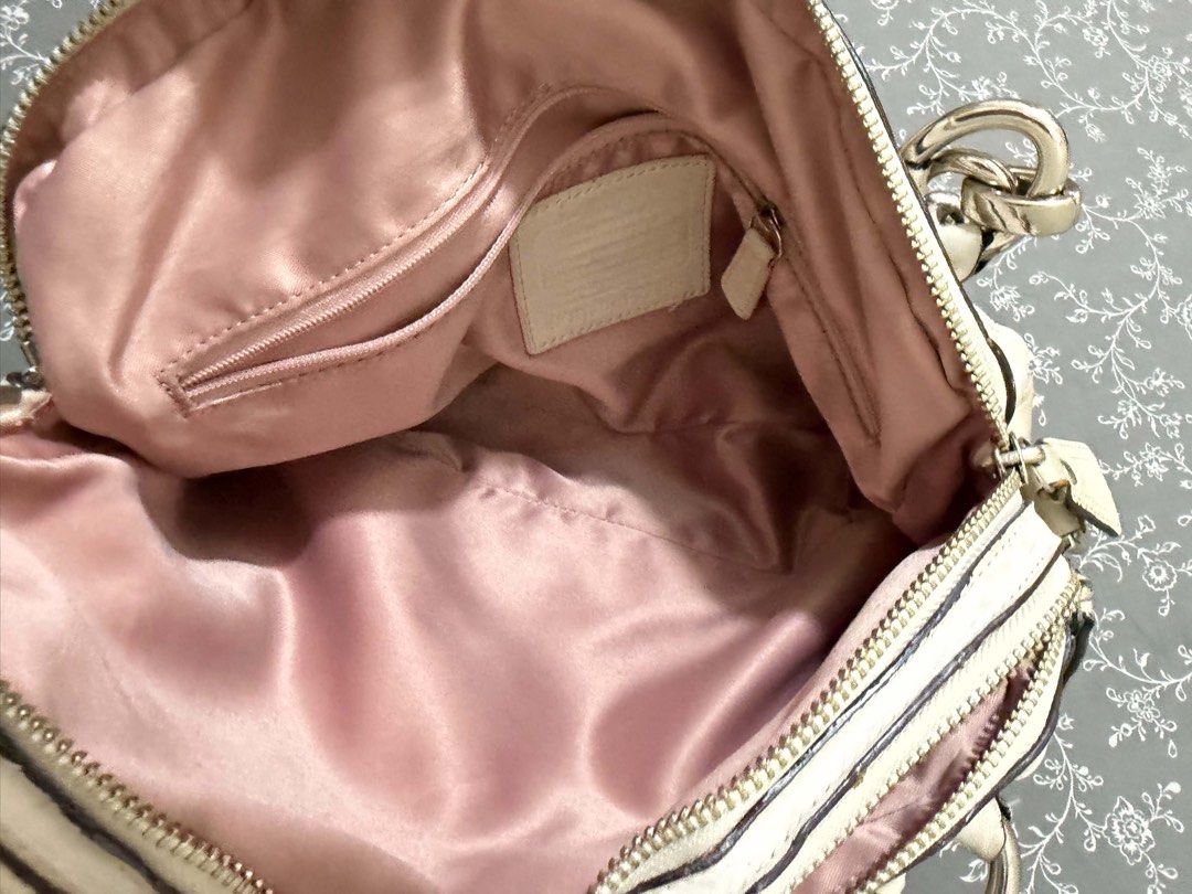 La Festin Bag (Category: Shoulder Bags) located in Balanga. Submitted by Andy_toploaders (Listing ID 1468736814, Image 3). Description: Suede leather Bag 4,100 Bundle ₱4,500 if kasama yung horse charm Super ganda Horse charm ₱800 .