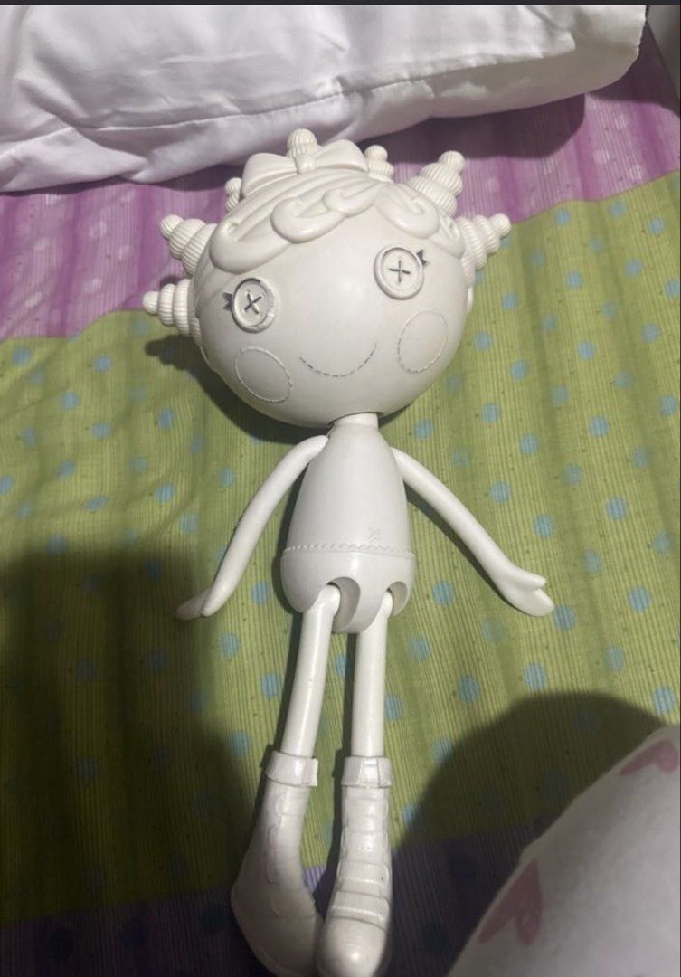 lalaloopsy squiggles missing skirt (Category: Figurines & Statues) located in Binan City. Submitted by arcqvk2308 (Listing ID 1468904960, Image 1). Description: originally bought for 900, selling for 800 nalang rushhh have some few flaws, dm me for pics nalang, missing clothes as well loc: binan |jnt.