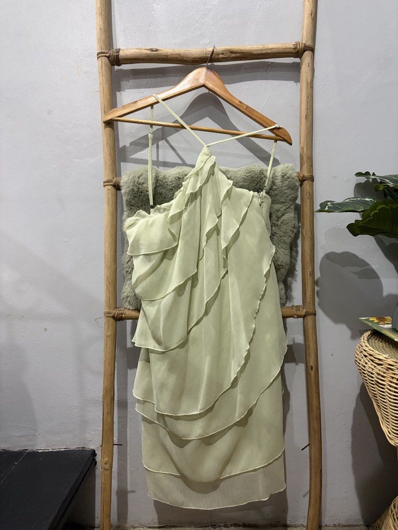 Layered Dress Sage Green (Category: Dresses) located in Pateros City. Submitted by lovealy_07 (Listing ID 1468803695, Image 1). Description: Orig price: 755 Shein Medium sized Used once only Sage Green Backless One sided style Lenght: 29 inches .