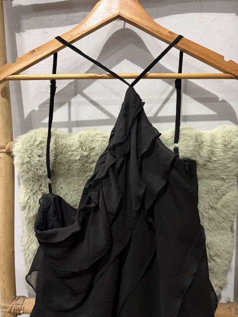 Layeres Dress Black (Category: Dresses) located in Pateros City. Submitted by lovealy_07 (Listing ID 1468804360, Image 2). Description: Orig price: 755 Shein Medium sized Used once only Sage Green Backless One sided style Lenght: 29 inches .