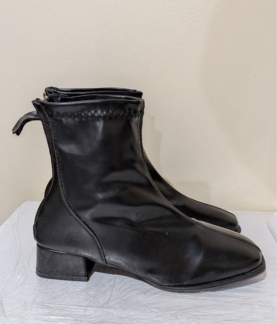 Leather ankle boots heeled (Category: Boots) located in Baguio. Submitted by suffering (Listing ID 1468920138, Image 1). Description: Baguio .