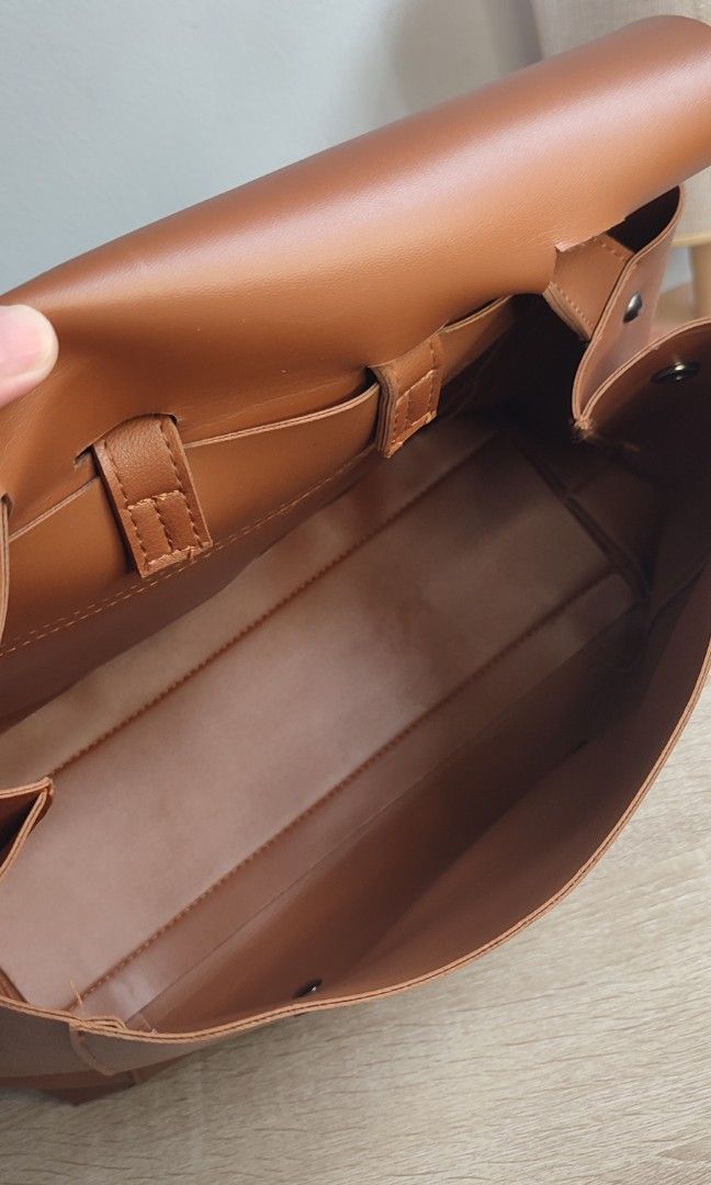 Leather Backpack School Bag/ Office Bag (Category: Backpacks) located in Pasig City. Submitted by xcess_baggage (Listing ID 1468749407, Image 2). Description: .