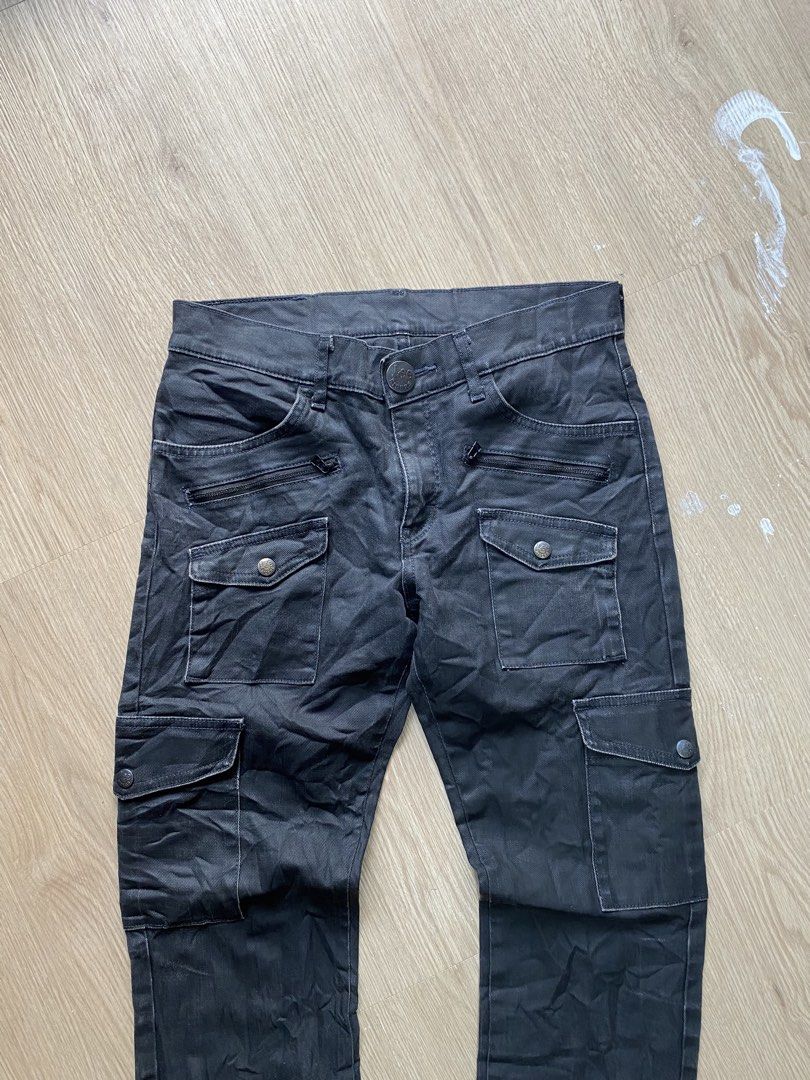 Lee BRAVE RIDERS Cargo Pants (Category: Jeans) located in Zamboanga. Submitted by ak.hunt (Listing ID 1468821243, Image 3). Description: Lee BRAVE RIDERS Cargo Pants Size 30 Measurements Waist 30/32 Length 38.5 Rise 10 Thigh 10.5 Leg Opening 7 Condition: excellent Price: 1600+sf Pm.