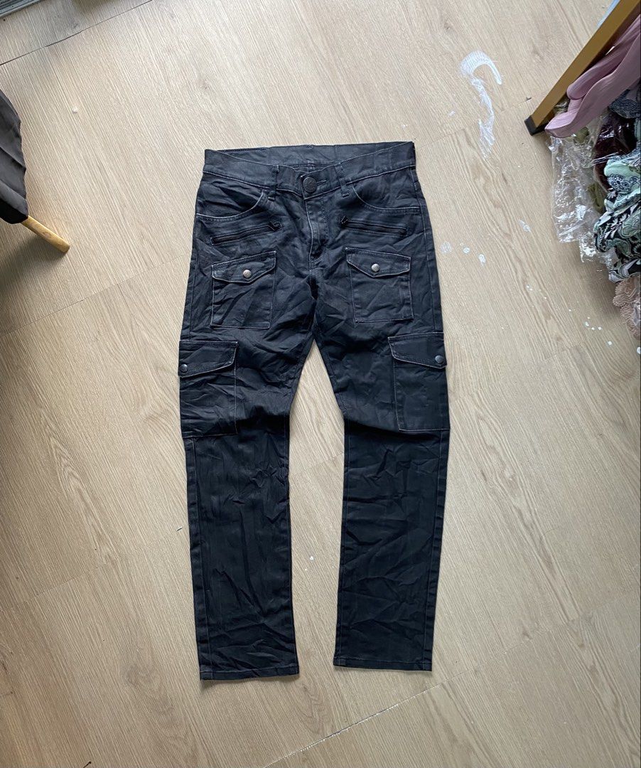Lee BRAVE RIDERS Cargo Pants (Category: Jeans) located in Zamboanga. Submitted by ak.hunt (Listing ID 1468821243, Image 2). Description: Lee BRAVE RIDERS Cargo Pants Size 30 Measurements Waist 30/32 Length 38.5 Rise 10 Thigh 10.5 Leg Opening 7 Condition: excellent Price: 1600+sf Pm.