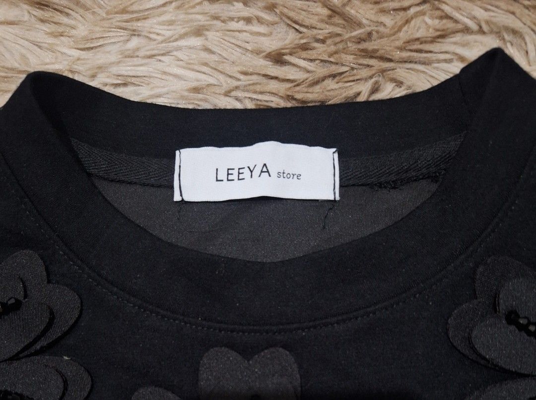 Leeya Shirt (Category: Shirts) located in Quezon City. Submitted by ilovebigbrands (Listing ID 1468745996, Image 3). Description: Used once. Can fit small to medium. High quality and very stretchable material..