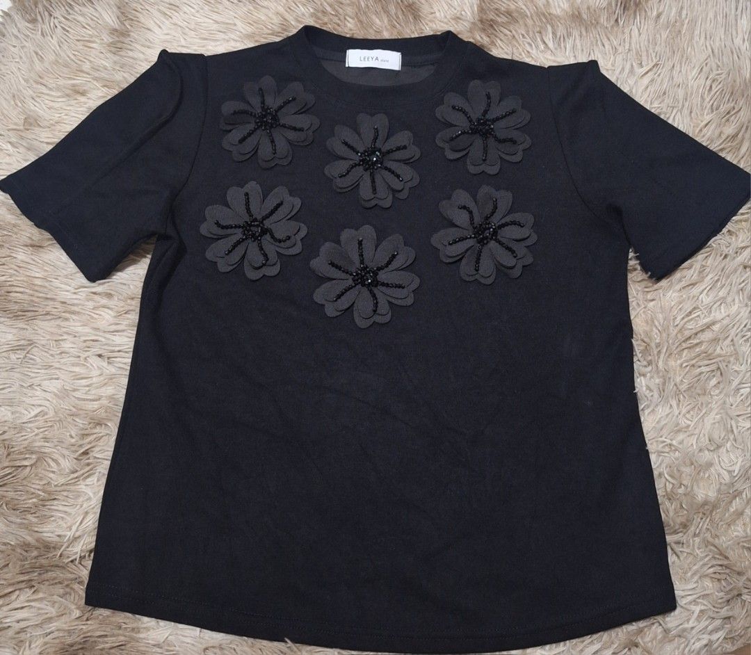 Leeya Shirt (Category: Shirts) located in Quezon City. Submitted by ilovebigbrands (Listing ID 1468745996, Image 1). Description: Used once. Can fit small to medium. High quality and very stretchable material..
