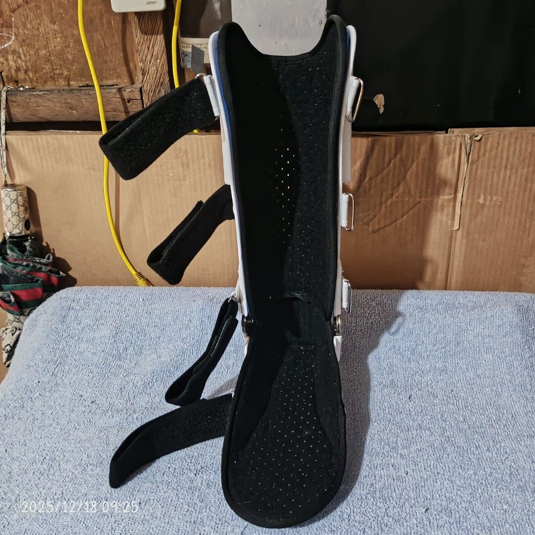 LEG SUPPORT (Category: Medical Supplies & Tools) located in Pasig City. Submitted by rhinag (Listing ID 1468927616, Image 2). Description: Pasig loc lalamove delivery used once size large fit for left foot.